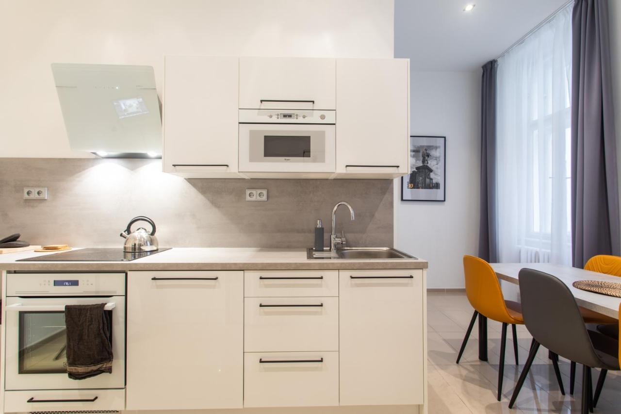Spacious Apartments Near The River Прага Экстерьер фото