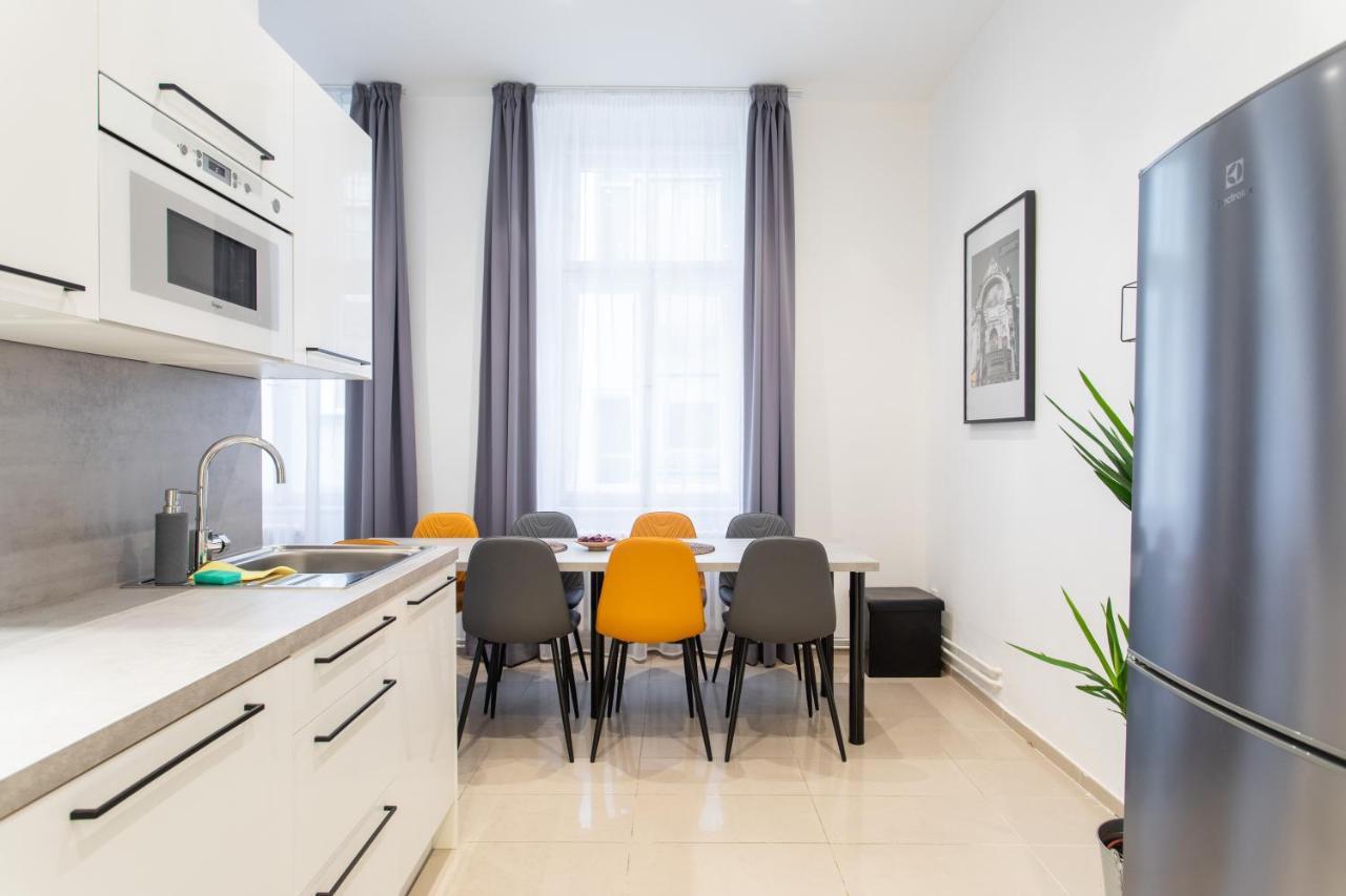 Spacious Apartments Near The River Прага Экстерьер фото