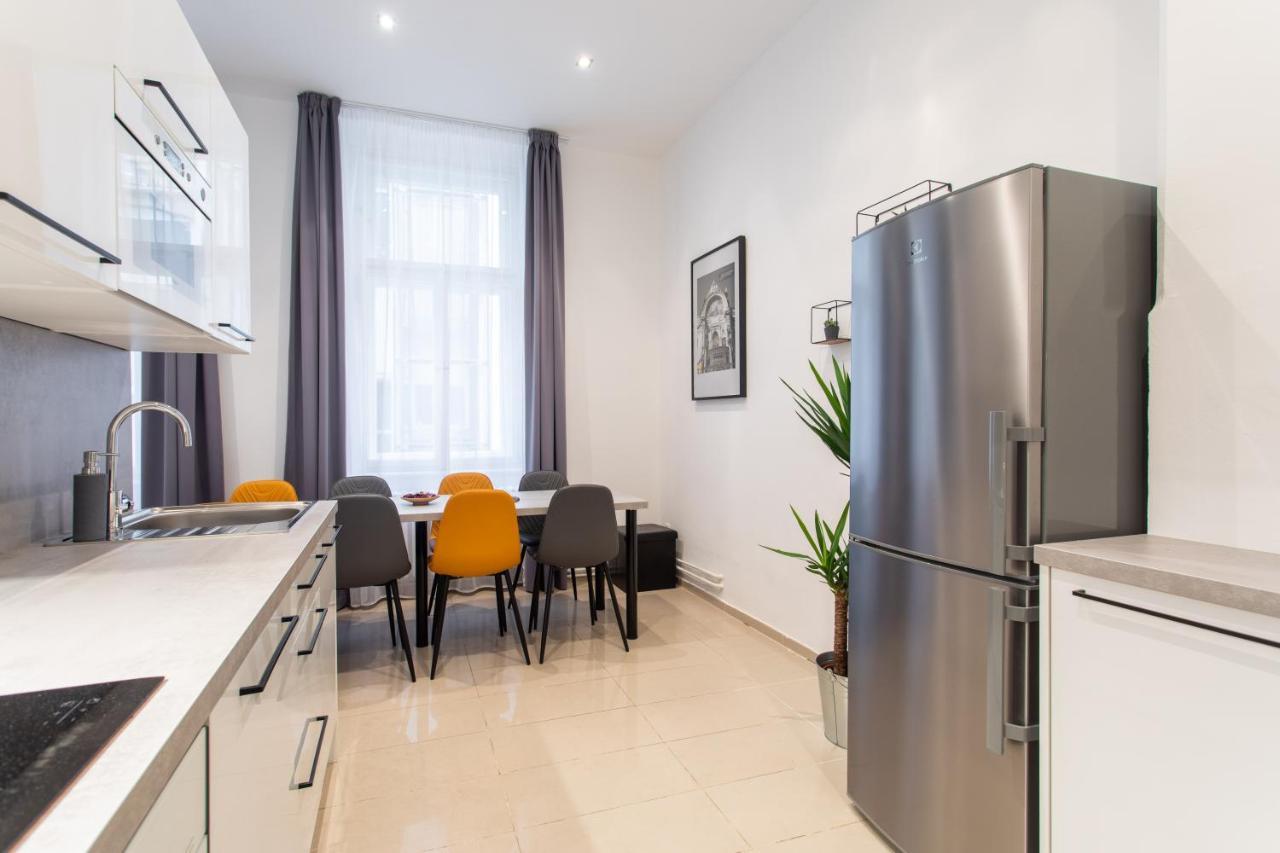 Spacious Apartments Near The River Прага Экстерьер фото