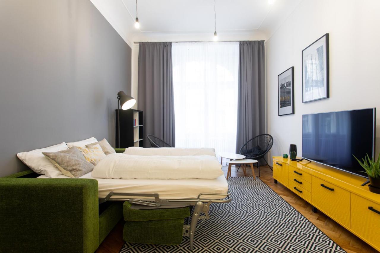 Spacious Apartments Near The River Прага Экстерьер фото