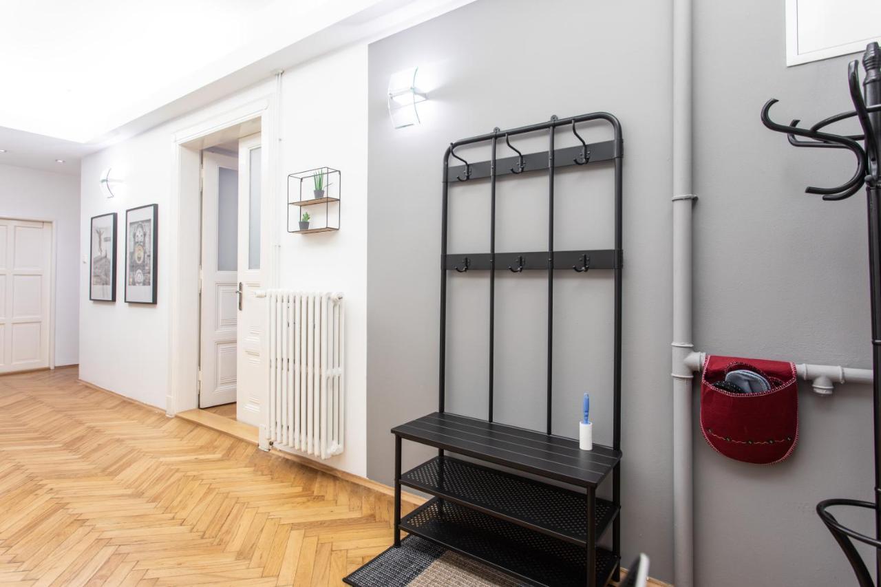 Spacious Apartments Near The River Прага Экстерьер фото