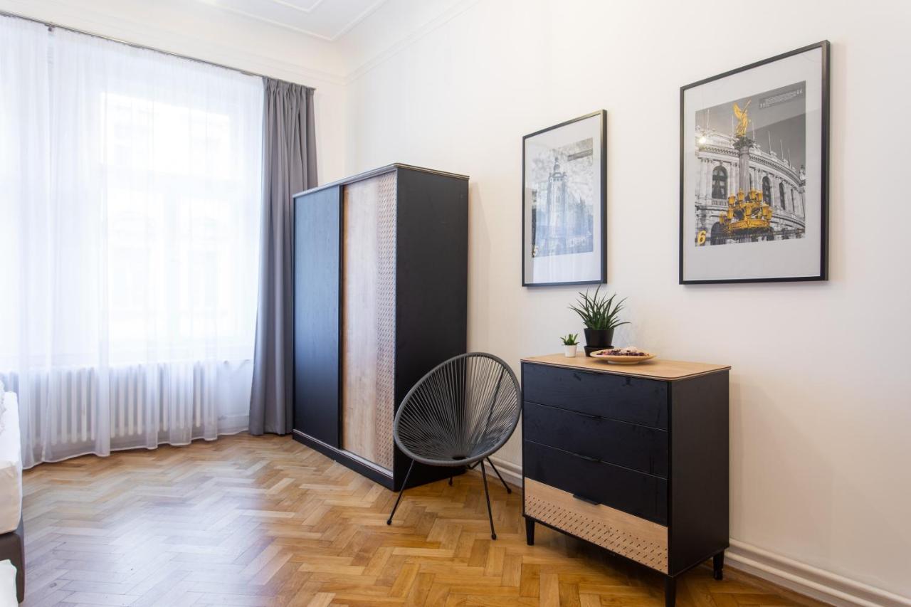Spacious Apartments Near The River Прага Экстерьер фото
