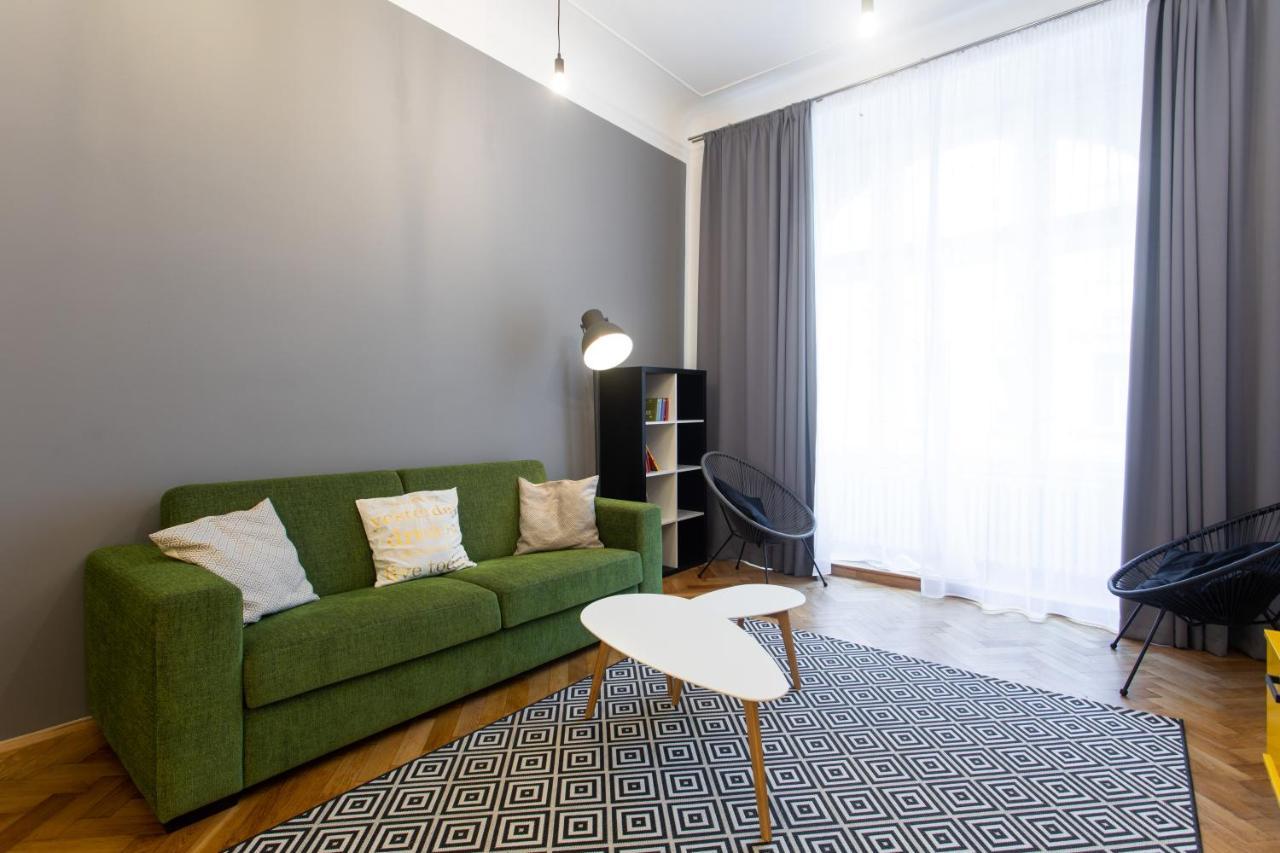 Spacious Apartments Near The River Прага Экстерьер фото