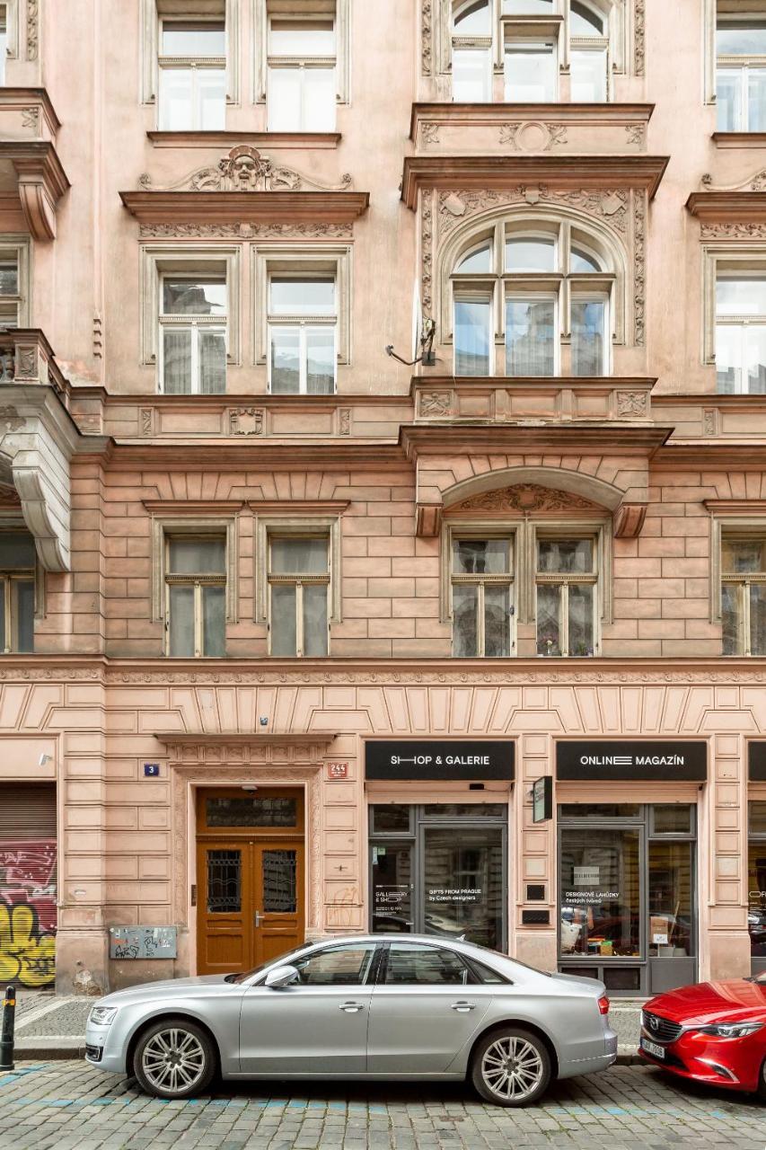 Spacious Apartments Near The River Прага Экстерьер фото